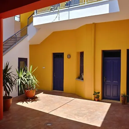 Cool Courtyard Living *