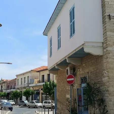Lägenhet Cool Courtyard Living Limassol